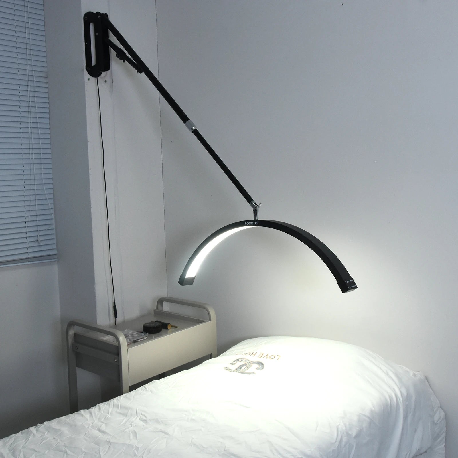 Professional 25-Inch Wall-Mounted LED Beauty Lamp – 40W Adjustable Arm 3200–5600K